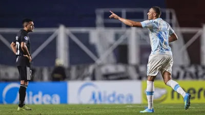 Gabriel Mec tem 17 anos e o Grêmio já não consegue jogar sem ele
