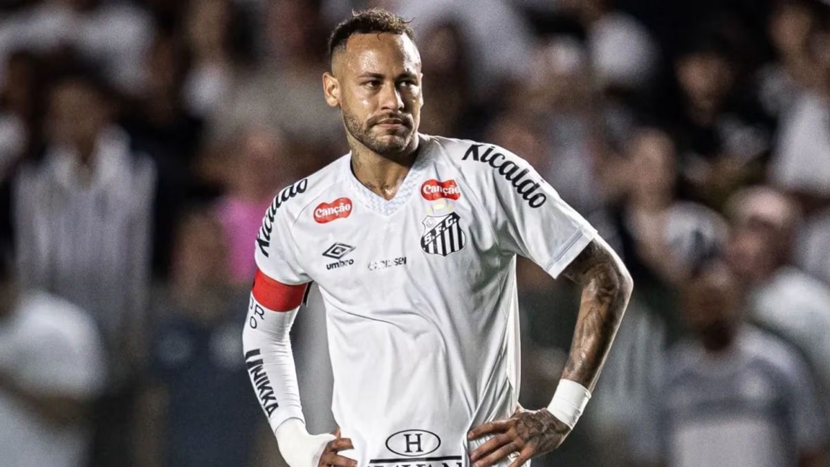 O que aconteceu entre Neymar e Robinho Jr. no treino Neymar abraça Robinho Jr. a