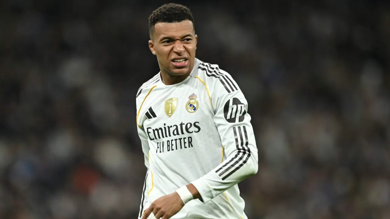 Kylian Mbappé com a camisa do Real Madrid durante partida de La Liga 2025/26