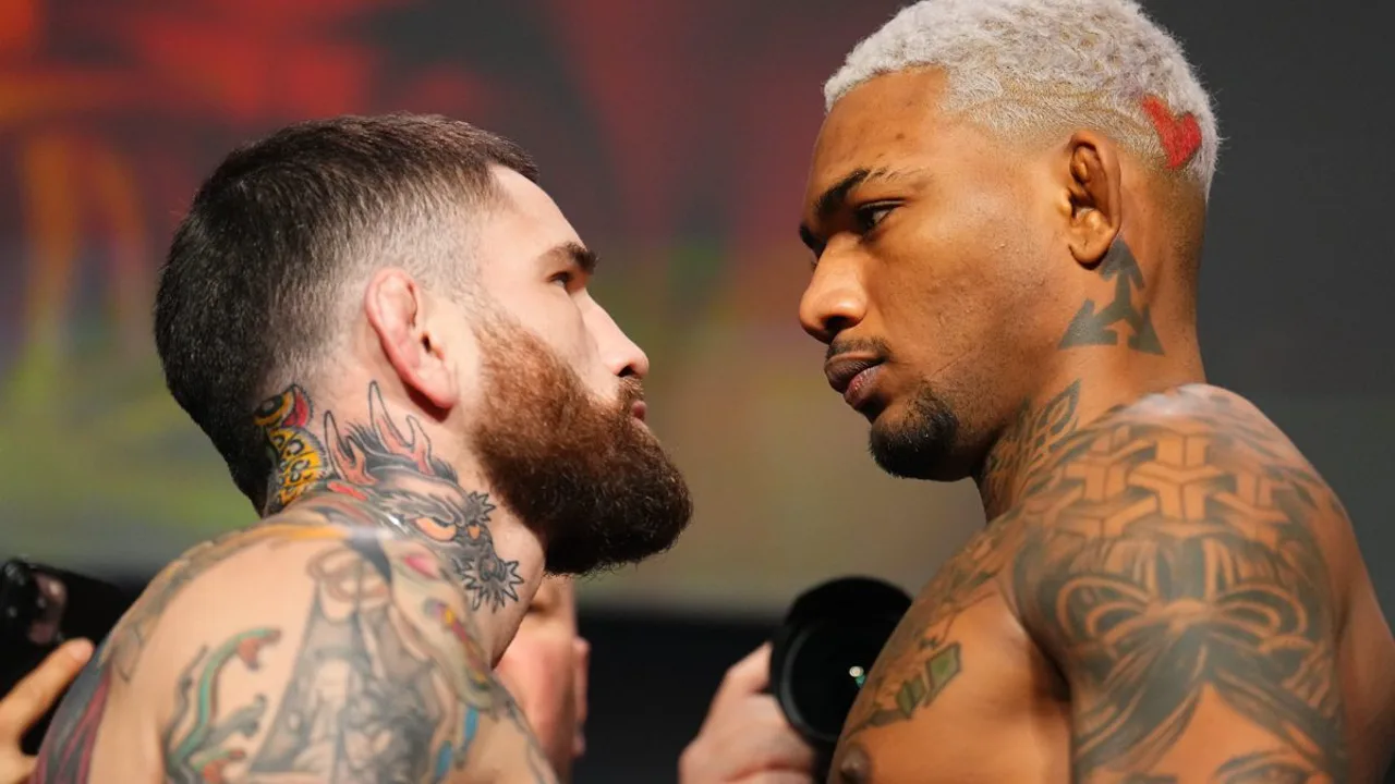 Khamzat Chimaev e Sean Strickland frente a frente durante sessão de sparring em academia de MMA