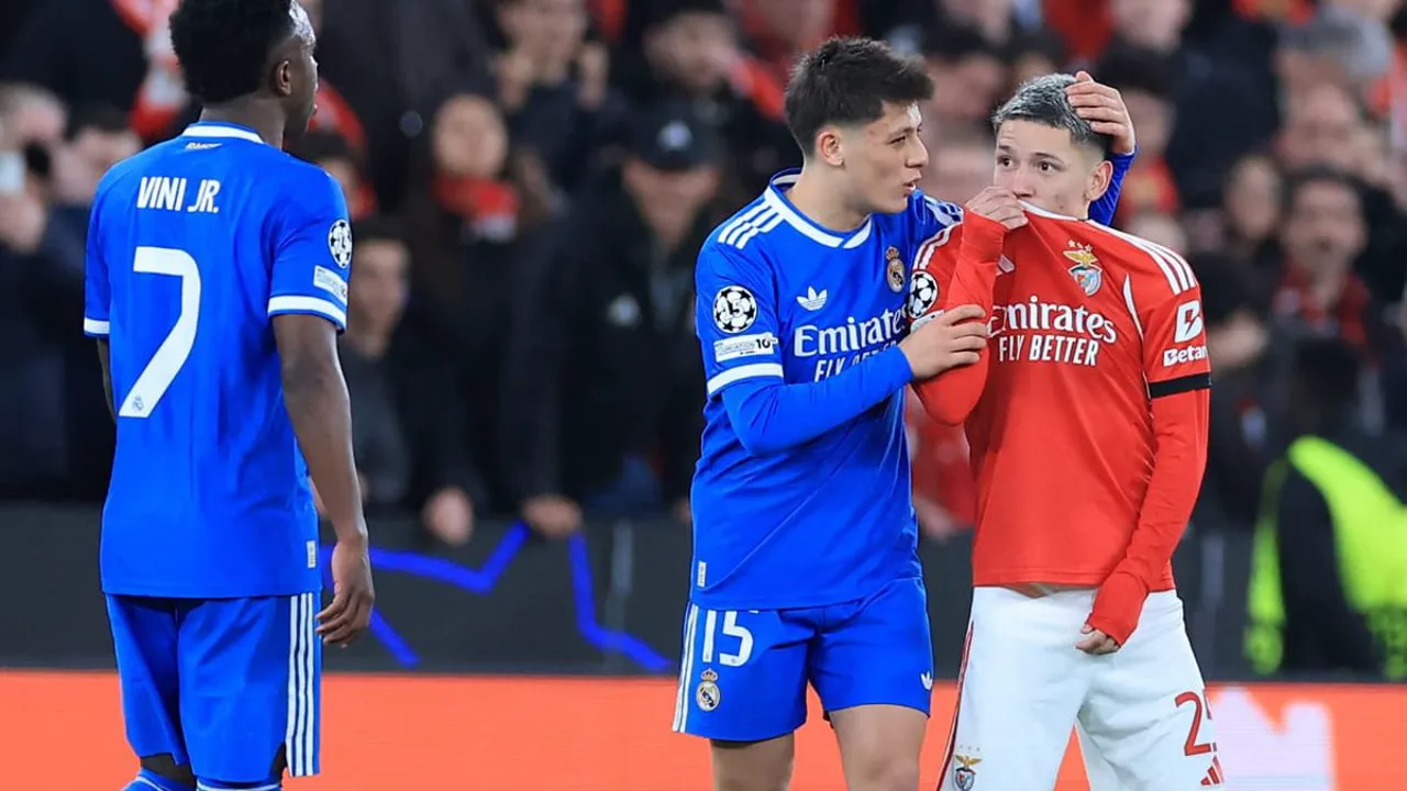 Gianluca Prestianni em campo pelo Benfica durante partida da Champions League 2025/2026