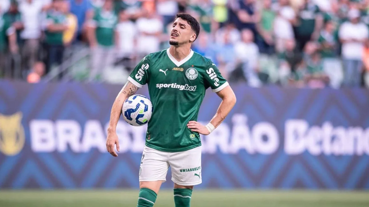 Leila Pereira e dirigentes do Palmeiras em reunião, com escudo do Flamengo ao fundo em tom sombrio