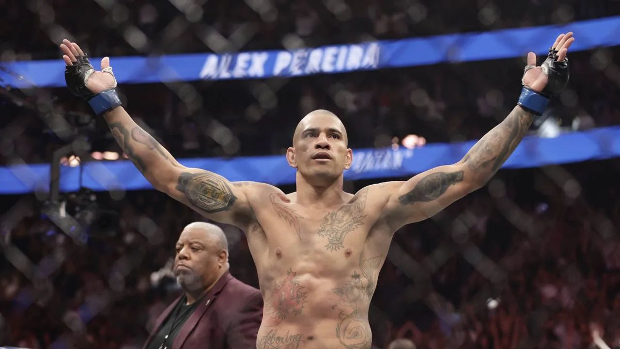 Paulo Borrachinha e Alex Poatan no octógono do UFC com a bandeira do Brasil em fundo