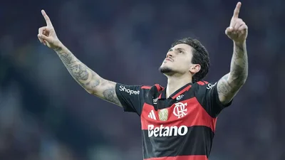Pedro tem 18 gols e Ancelotti foi ao Maracanã vê-lo jogar
