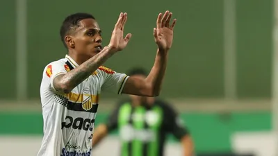 4-4-2 contra 4-3-3: a disputa tática que divide o futebol há décadas