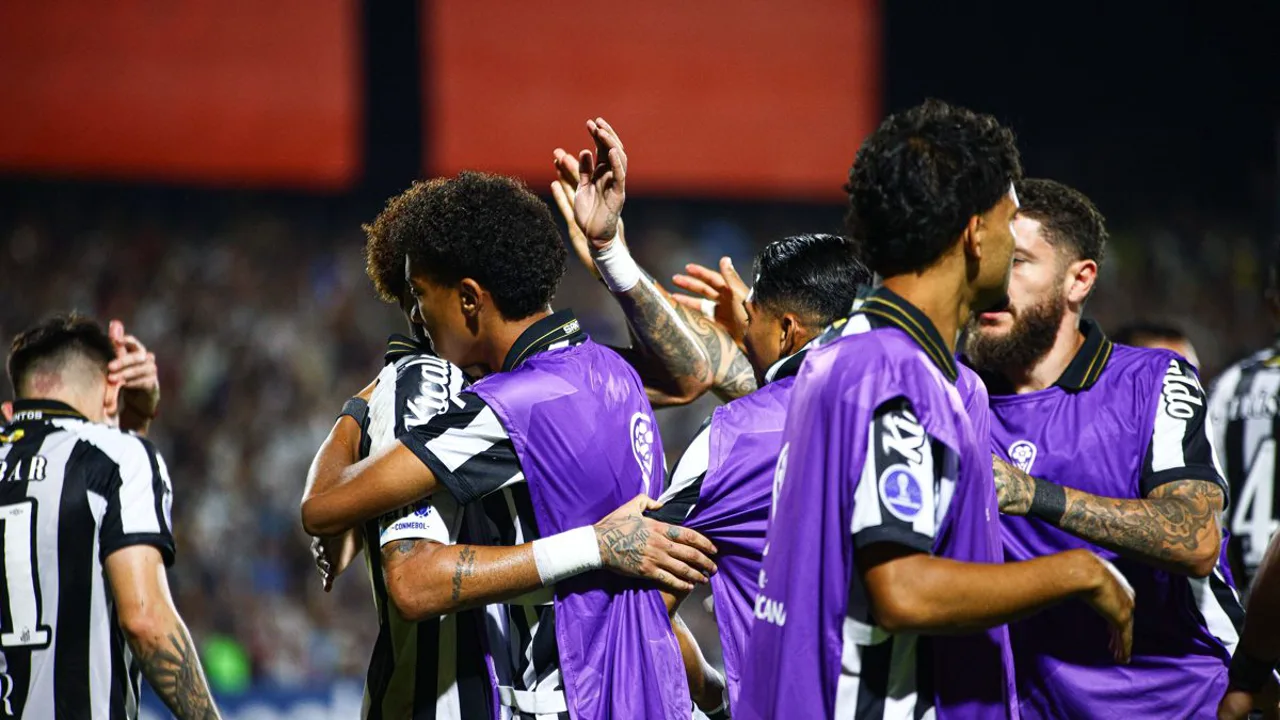 Robinho Jr e Neymar no CT Rei Pelé durante treino do Santos em 2026