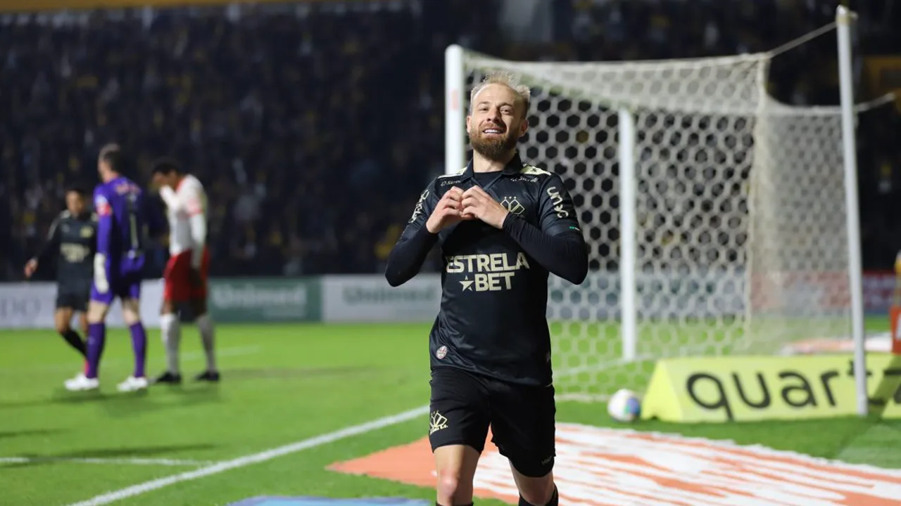 Marcelo Hermes, zagueiro do Criciúma, camisa 22, em campo durante partida do Brasileirão Série A 2026