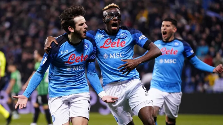L. Spinazzola com a camisa 37 do Napoli em partida da Champions League 2025/2026