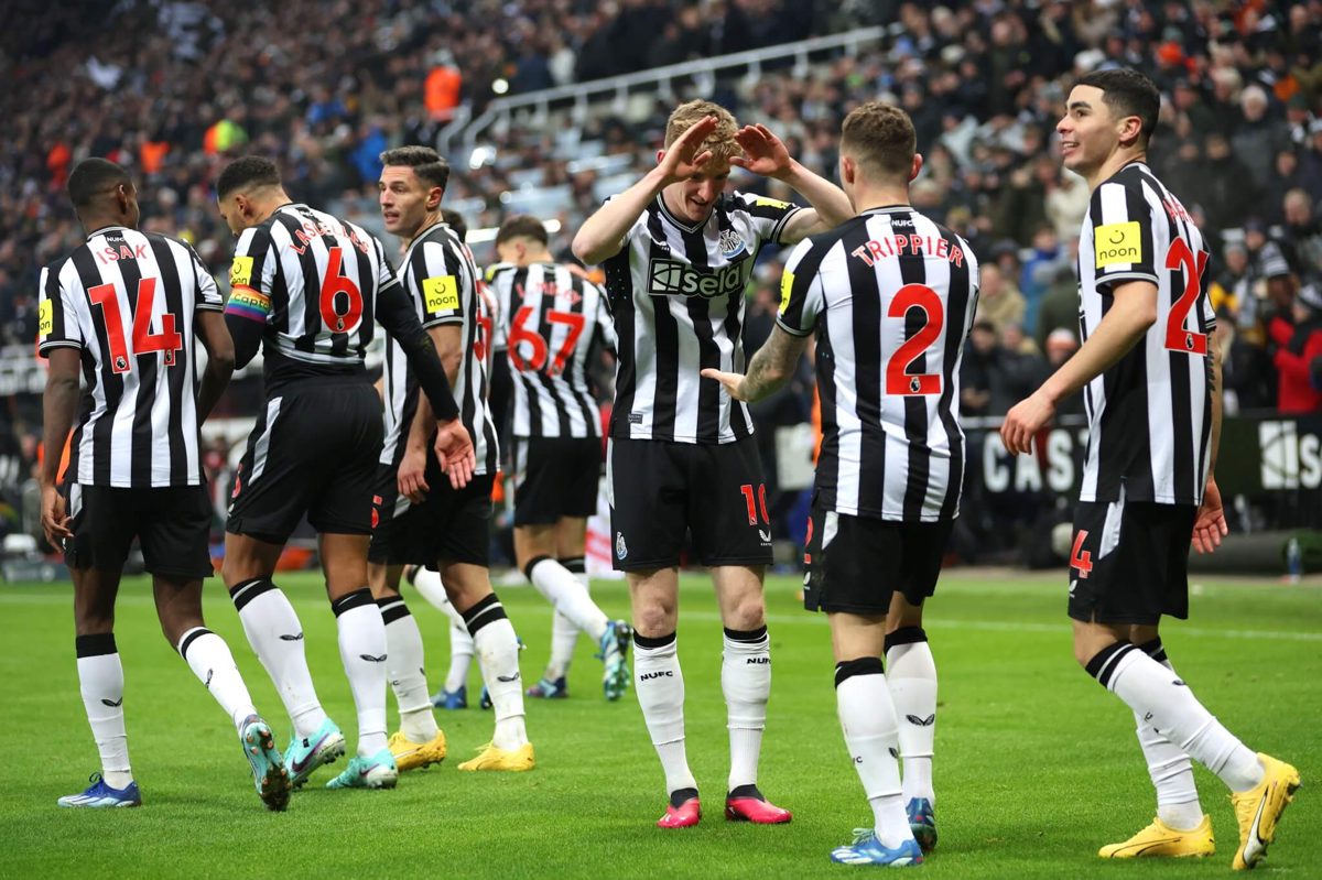 A assinatura técnica que o identifica Fabian Schär e a arte de ser zagueiro qu