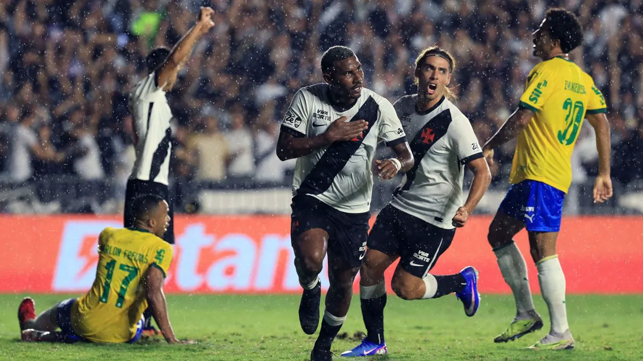 Quadra do São Januário Gymnasium durante partida do NBB entre Vasco e Corinthians Paulista em novembro de 2024