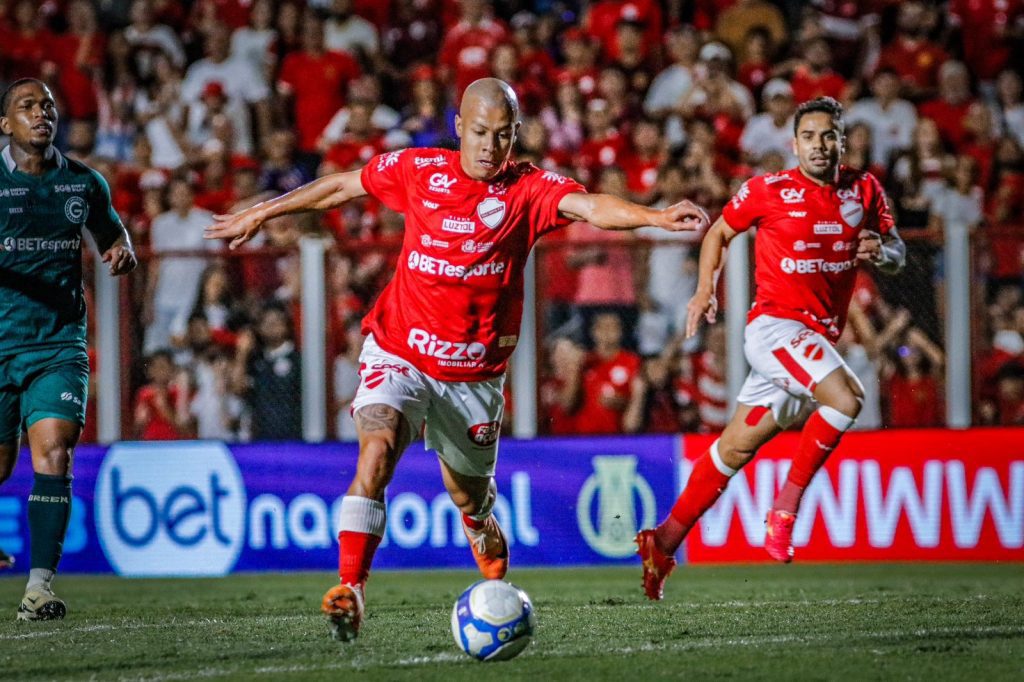 Núñez foi barrado mesmo com sete gols no currículo do Al-Hilal Benzema chega e D