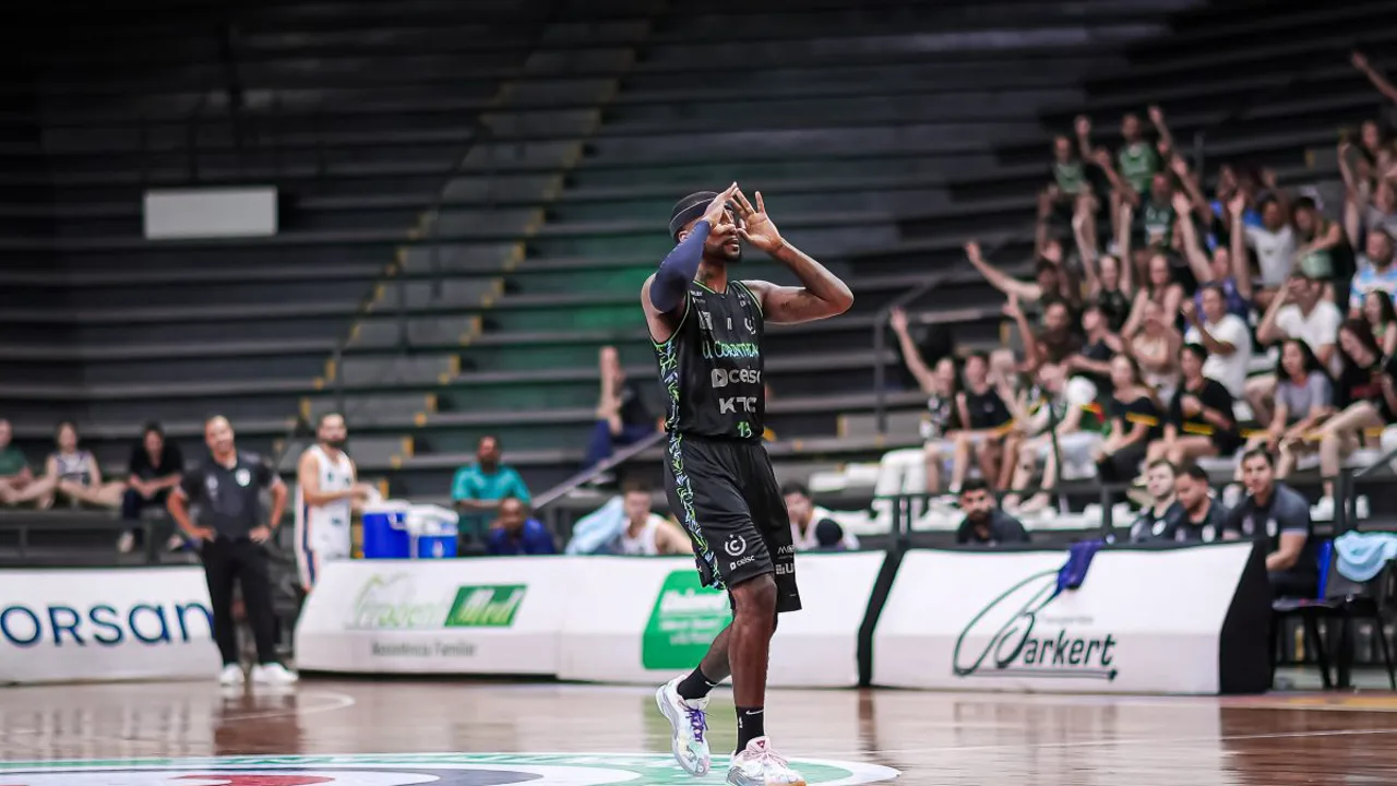 Ginásio Lineu de Moura durante partida do São José contra o União Corinthians no Brasileirão Série A de basquete, novembro de 2024