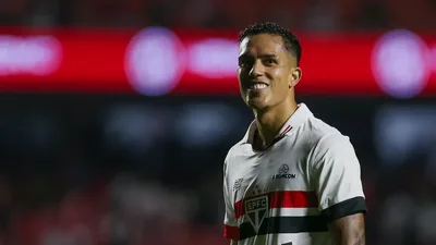 Koundé admite que Vinicius Jr é o adversário que mais lhe tirou o sono