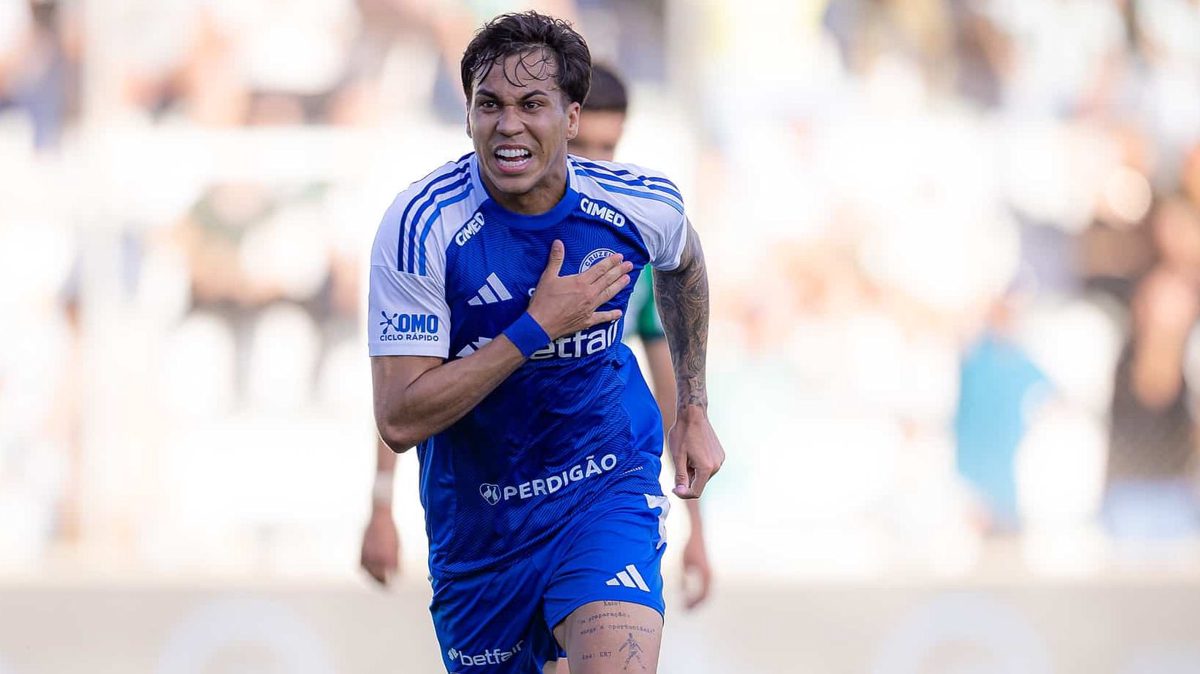 Em um time que joga 4-3-3, quem rende mais Kaio Jorge frente a frente com Erick