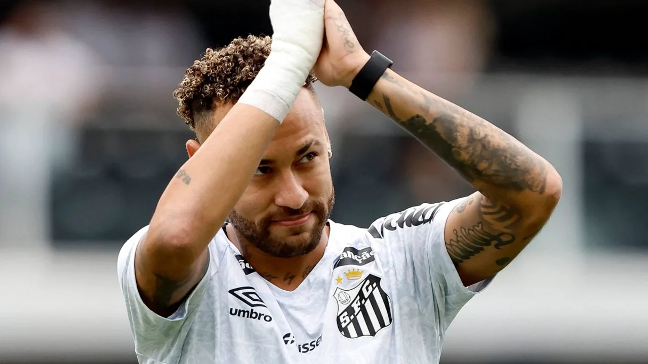 Neymar com a camisa do Santos em campo na Neo Química Arena, Arena Corinthians em Itaquera