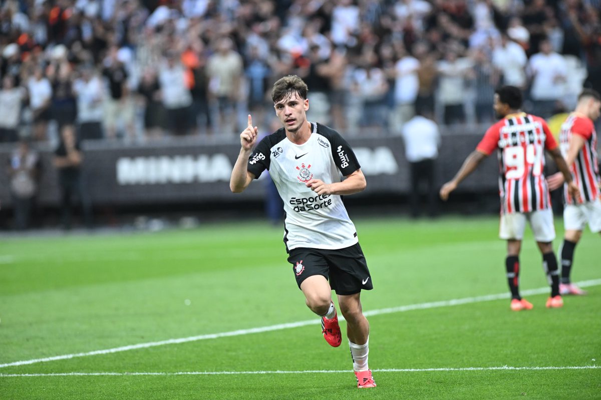 A compra de Charles e o acordo que o Corinthians não honrou O Corinthians tem 45