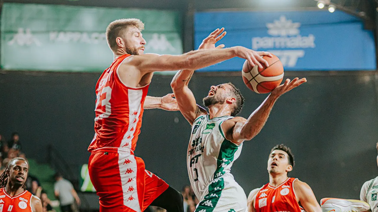 Quadra do Ginásio Antônio Prado Jr. durante partida do NBB entre Paulistano e Pato em março de 2025