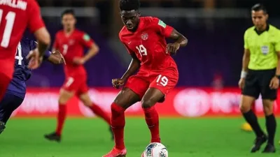 Davies cai na Champions e o Canadá vai para a Copa do Mundo mancando
