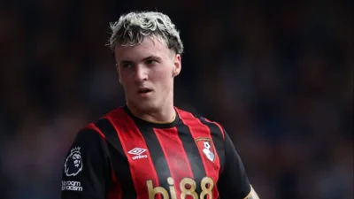 Bournemouth afasta Álex Jiménez após prints com adolescente de 15 anos