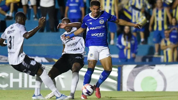 Quadra do Ginásio Lineu de Moura durante partida entre São José e Brasília no Brasileirão Série A de basquete em janeiro de 2025