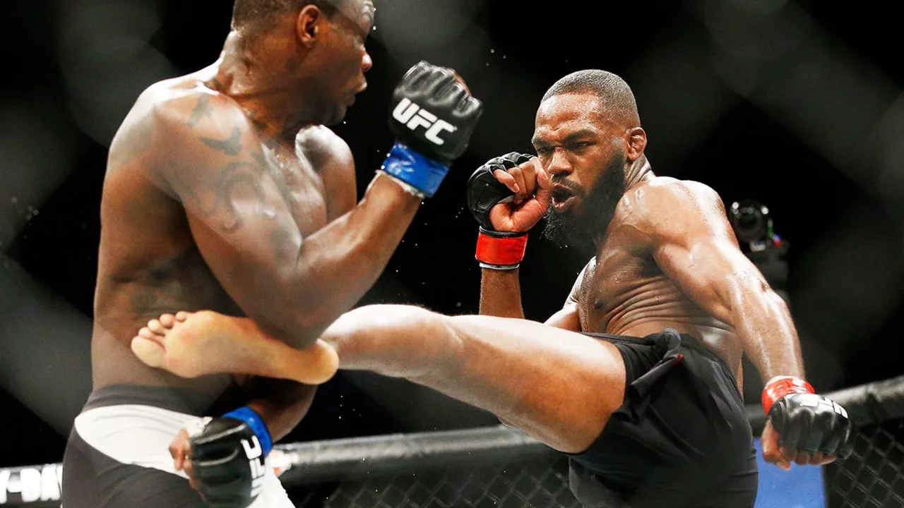 Balança oficial de pesagem do UFC com lutador aguardando resultado antes de combate no octógono