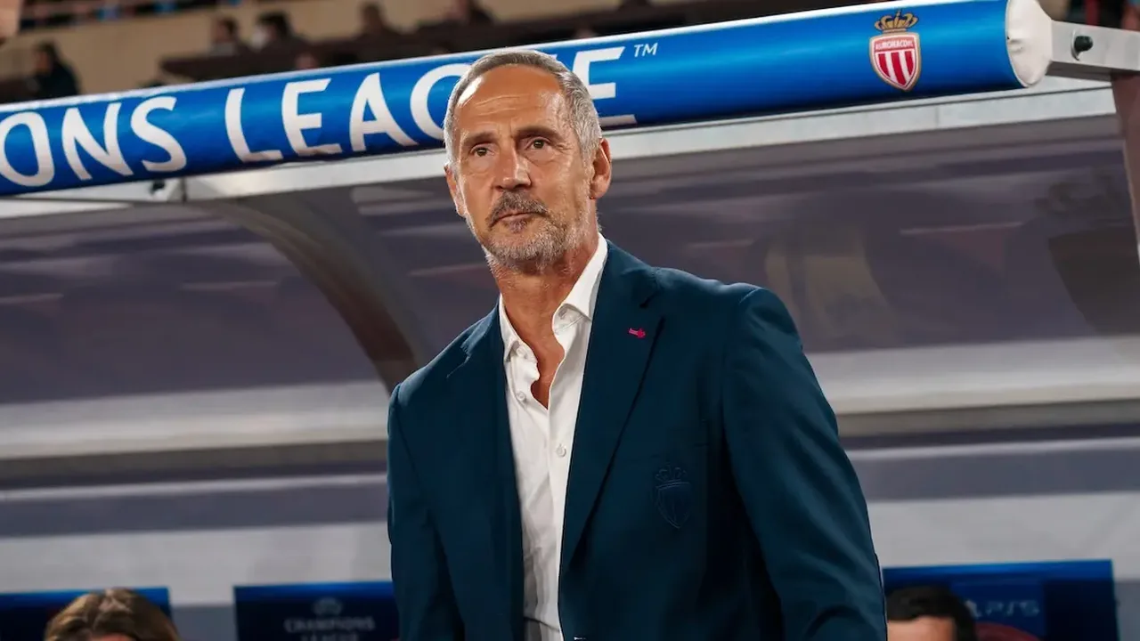 Ado Hütter, treinador austríaco de 55 anos, orientando o Beijing Ducks na Champions League