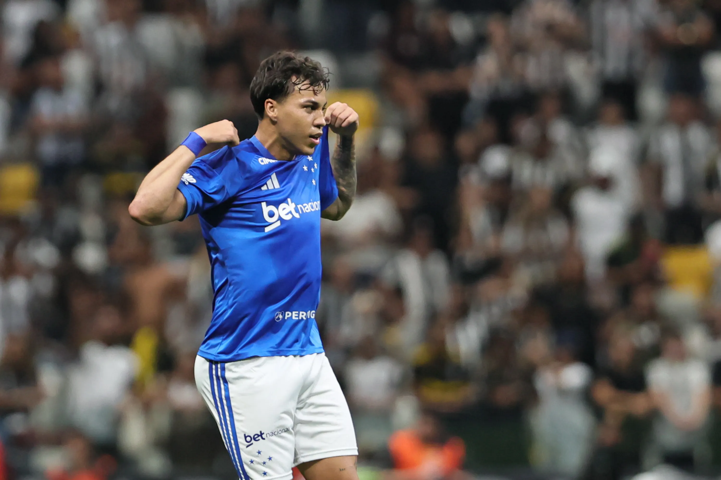 Em um time que joga 4-3-3, quem rende mais Kaio Jorge e Yuri