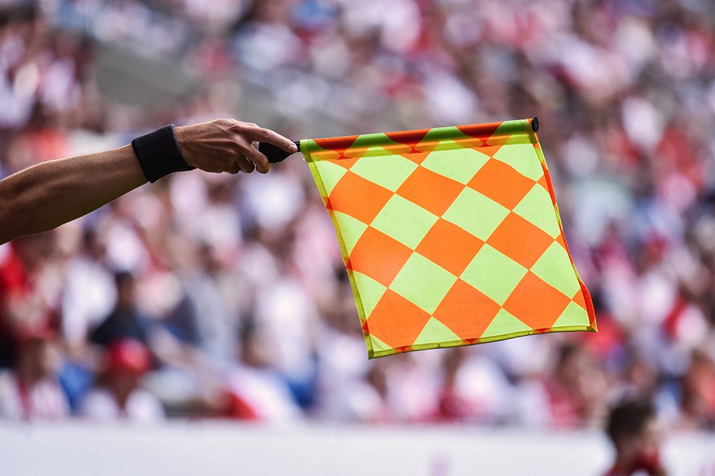 Como reconhecer em uma partida Impedimento no futebol