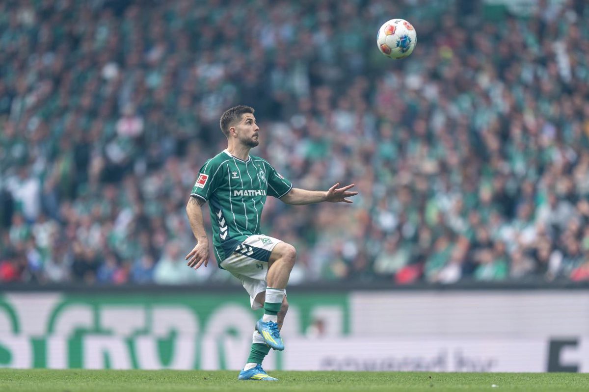 O número que define a temporada Romano Schmid e os 18 gols e assistência