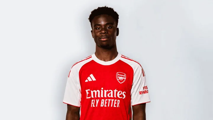 Bukayo Saka, atacante do Arsenal, com a camisa 7 em ação pela Premier League 2025/2026