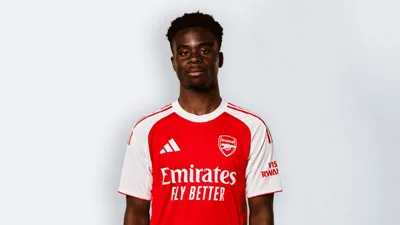 Saka em 25 gols diretos — o número que o Arsenal carregou até a final europeia