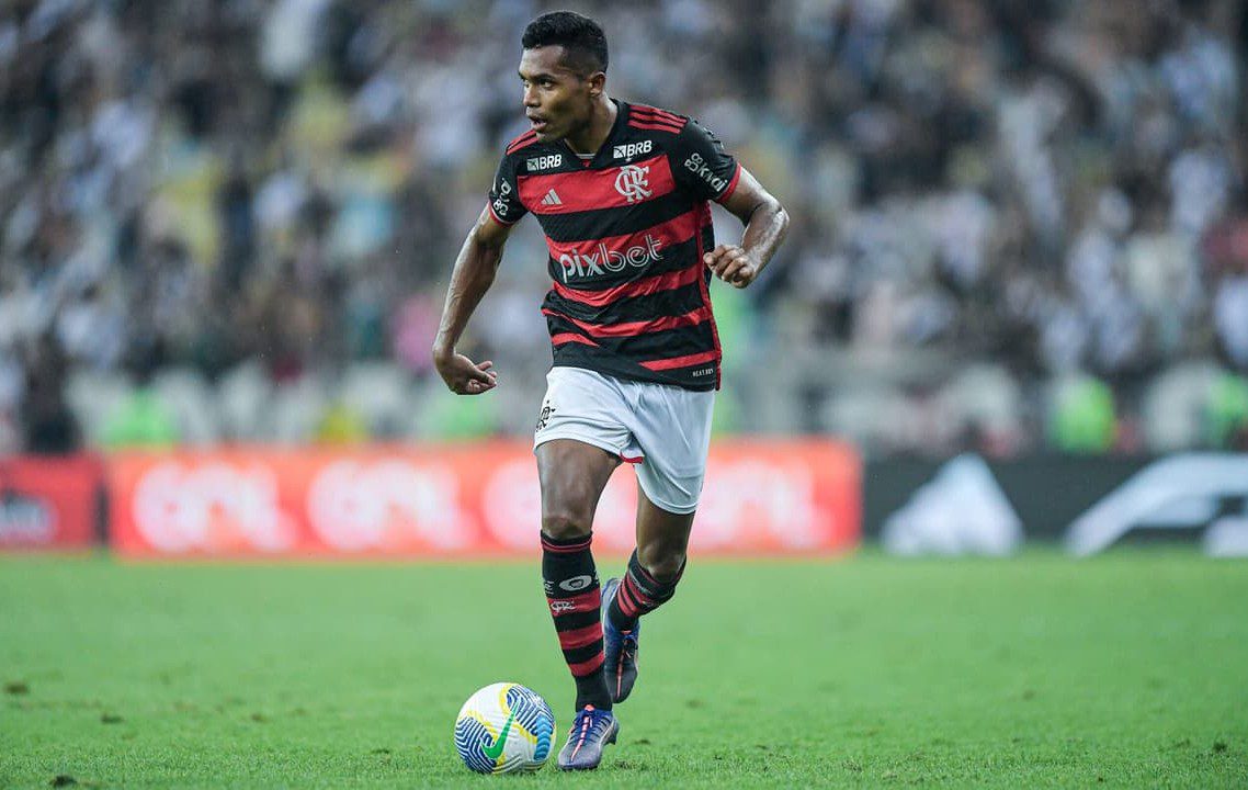 A suspensão que embaralha o plano defensivo de Jardim Johnny voa de Porto Alegre