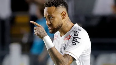 A fratura que derrubou Márquez em Le Mans já ameaçou Neymar antes de uma Copa