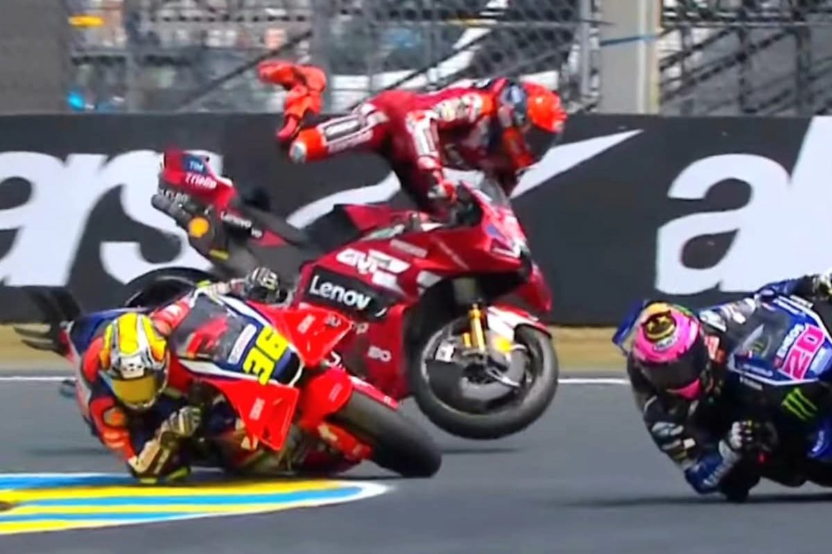 O que aconteceu na curva 14 com Márquez Márquez voou da moto na curva 14 e a bri