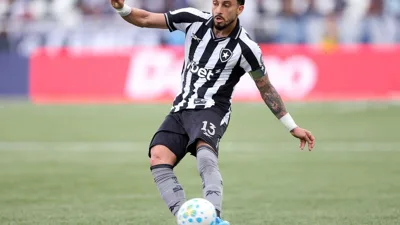 Se Ancelotti fosse escalar a lateral esquerda da Seleção hoje, Telles estaria lá