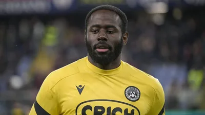 Keinan Davis foi chamado de macaco em campo e a Itália fingia não ouvir