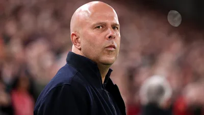 Arne Slot e o método que ninguém esperava encontrar em Anfield