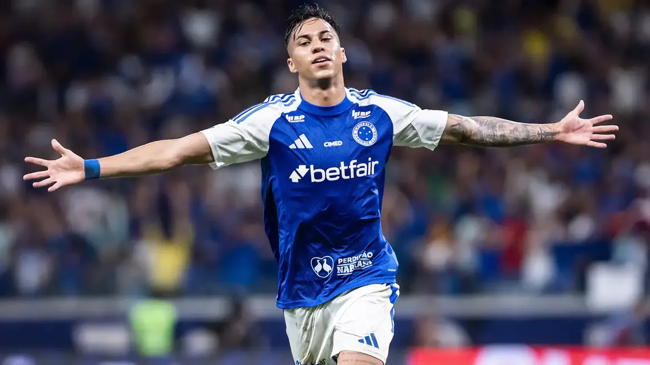 Kaio Jorge pelo Cruzeiro e Alesson pelo Mirassol em lances de ataque no Brasileirão Série A 2026