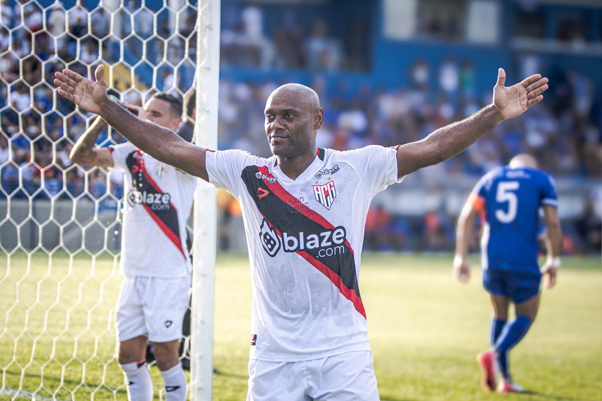 O time visitante entrou pensando em Atletico Goianiense bate o Ceará por 1 a