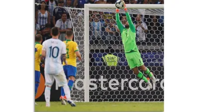 Jornalista turco garante que Ancelotti já avisou Ederson sobre a Copa