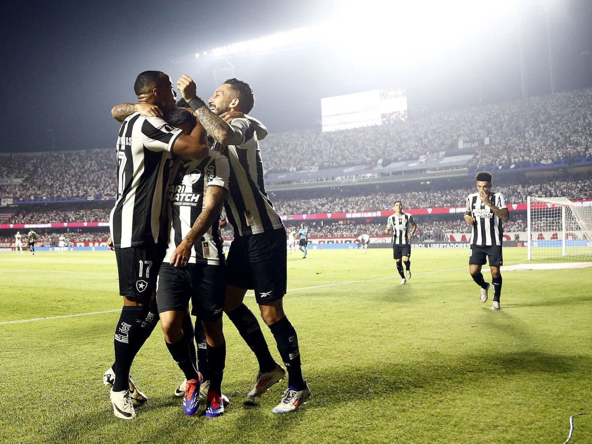 O que se passava fora de campo nas semanas anteriores Há um ano, Botafogo e São