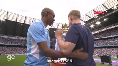 Quando o título virou caos no City of Manchester e ninguém conseguiu sair do campo