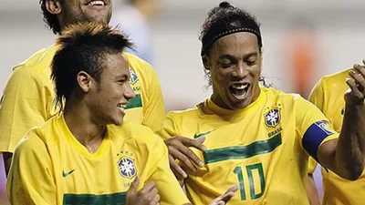 Ronaldinho bate o punho pela convocação de Neymar e coloca Ancelotti no centro do dilema