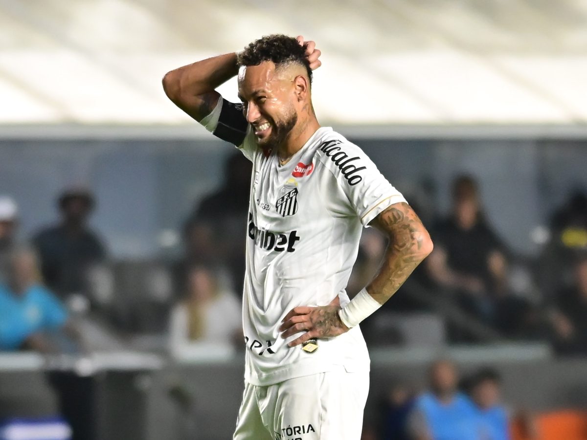 A voz que veio das resenhas de samba Ronaldinho bate o punho pela convocação