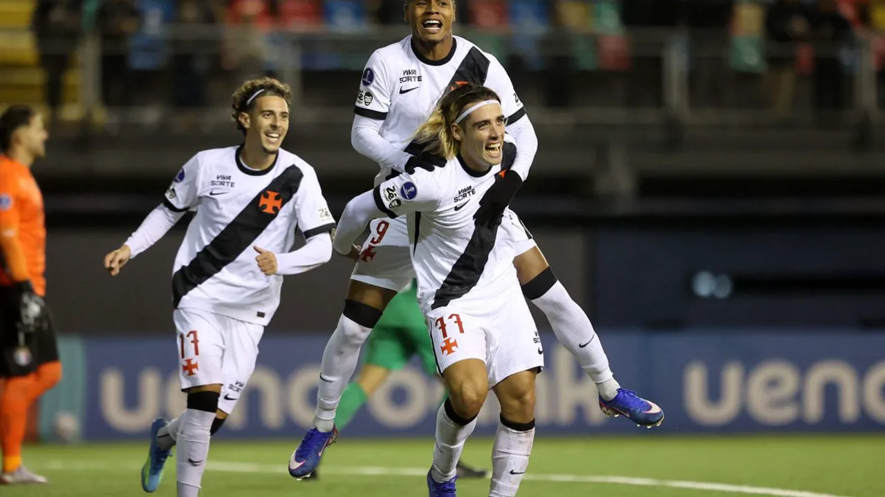 Rayan comemora gol pelo Bournemouth contra o Fulham no Craven Cottage pela Premier League 2025/2026