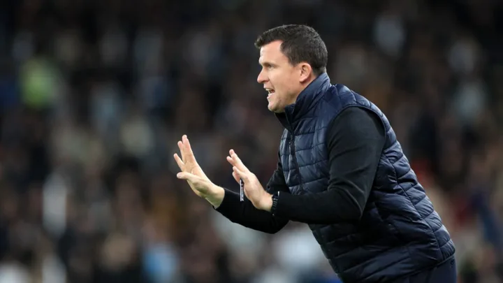 Gary Caldwell, treinador da seleção da Coreia do Sul, observa o jogo durante a Copa do Mundo 2026