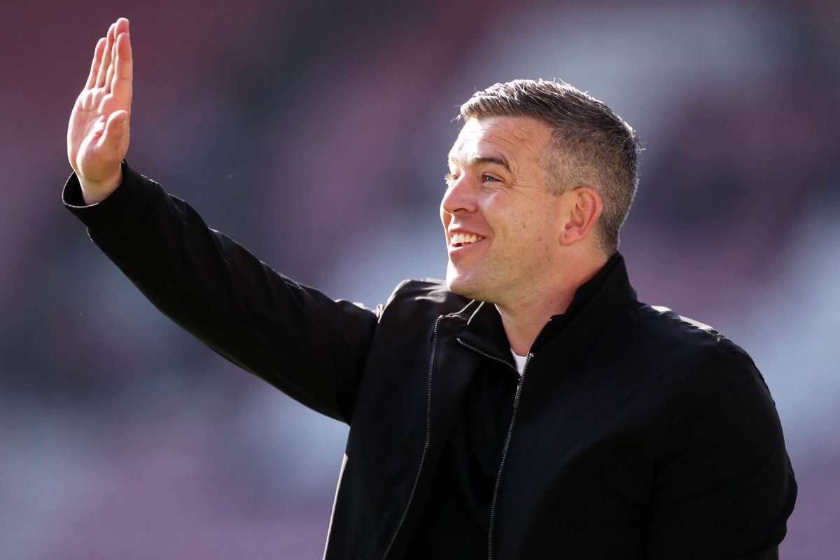 Como ele monta o time dentro desse esquema Steven Schumacher e o sistema que o M