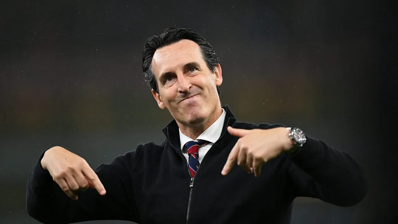 Unai Emery na beira do campo durante partida do Aston Villa na Premier League 2025/2026