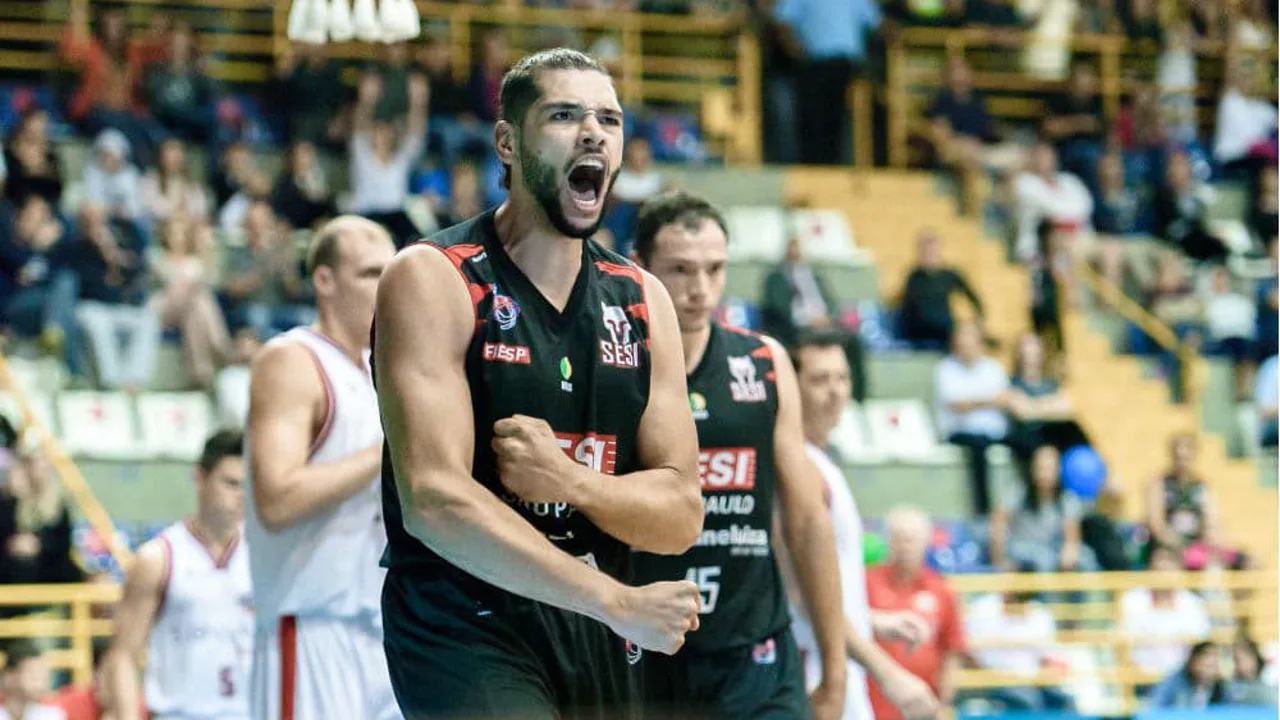 Quadra do Ginásio Pedrocão durante partida do NBB entre Franca e Cearense em novembro de 2024