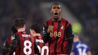 Rayan ou Wissa: qual atacante você compraria para a Premier League agora